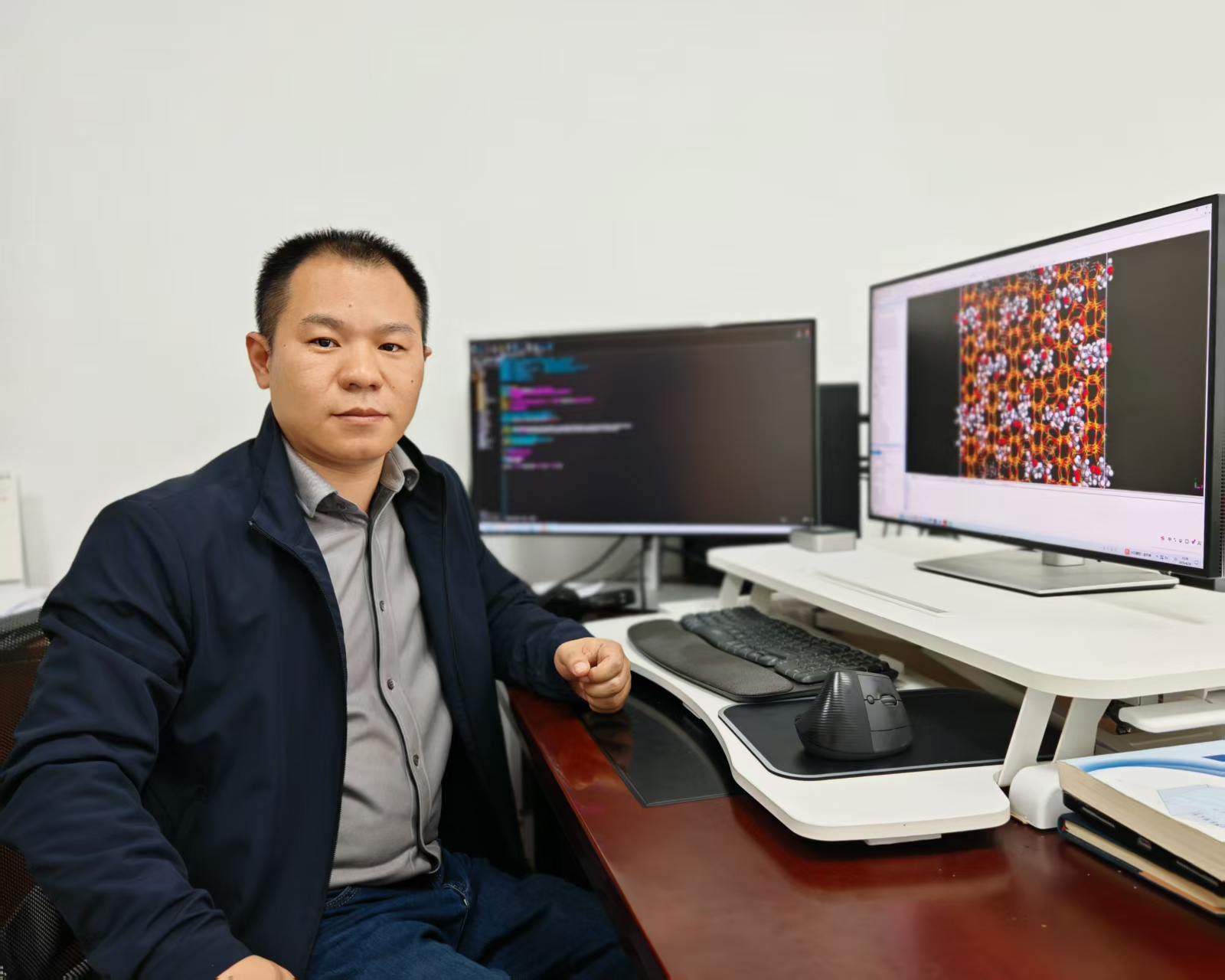 我校刘志强教授及视觉科学研究团队荣获2026年“湖北青年五四奖章”-武汉科技大学