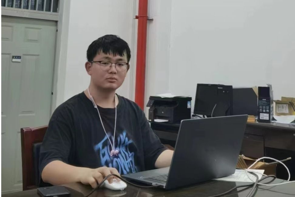 刘方奇：保持科研初心 硕博一路前行
