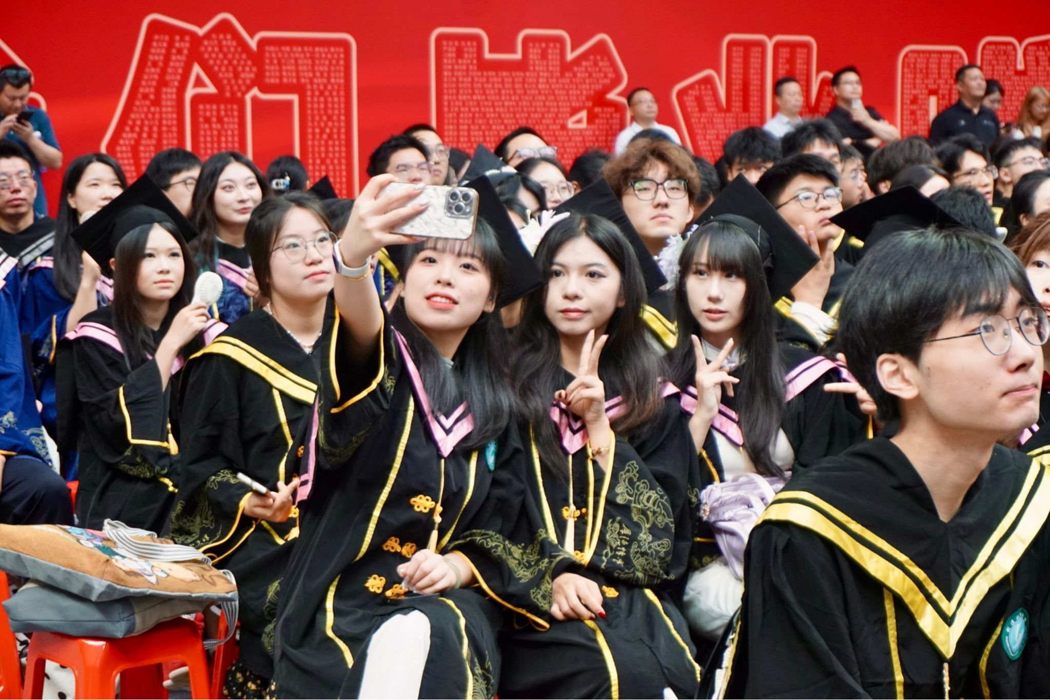 毕业骊歌起 青春赴山海——我校举行2026年毕业典礼