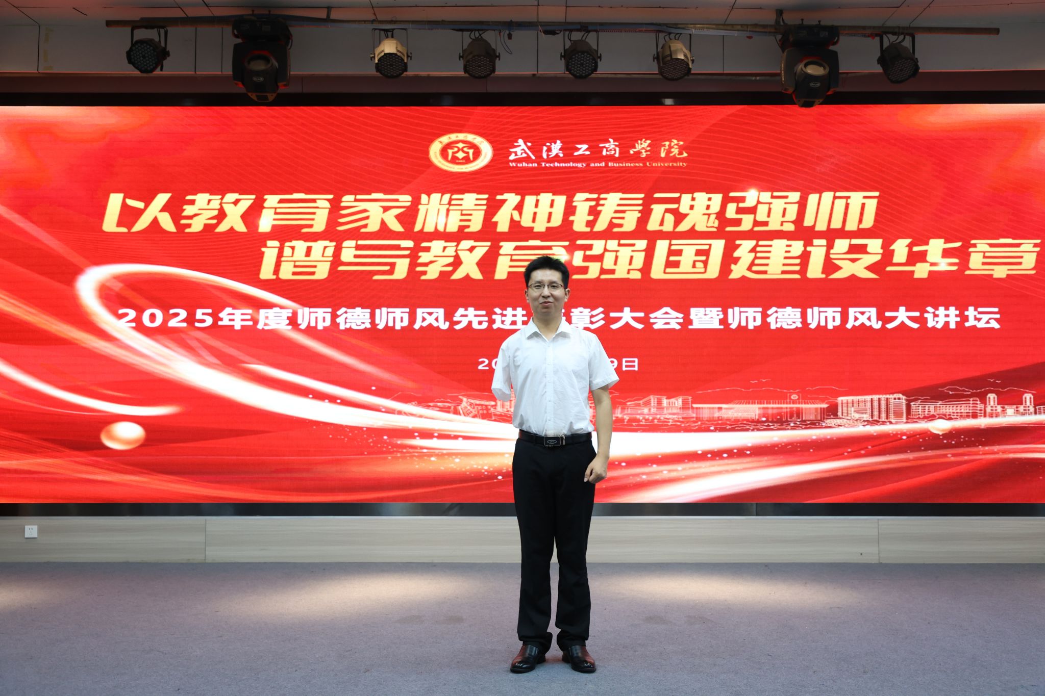 袁鑫：“独臂”人生的“英雄主义”